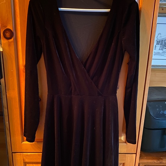 Deep v ur an outfitters velvet long sleeve dress - Picture 1 of 2